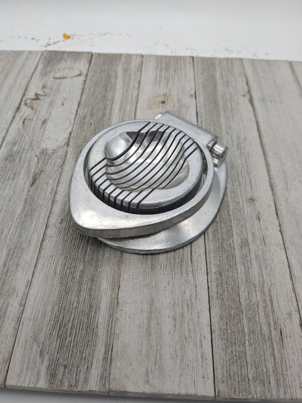 Vintage Metal Round Egg Fruit Vegetable Slicer Taiwan Silver